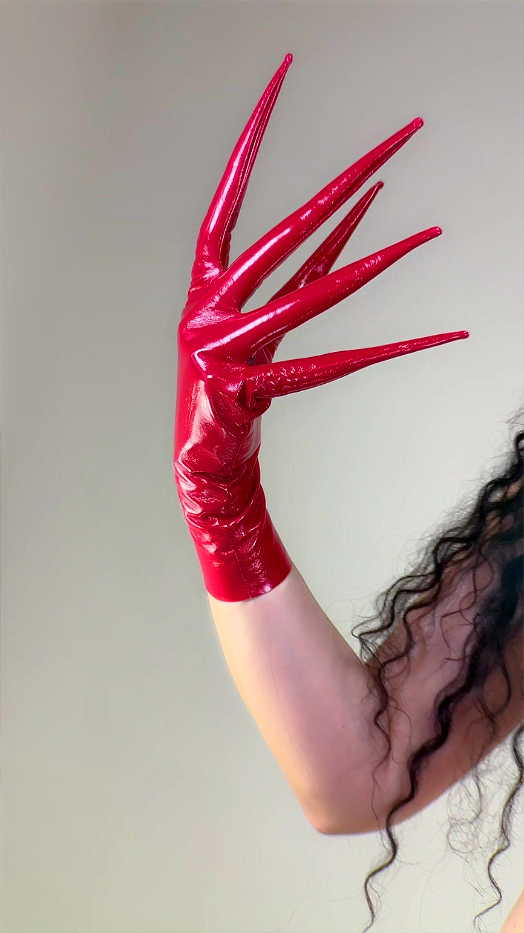 Shine Red CLAW GLOVES  POINTED - Patent Leather Shine 评论和价格